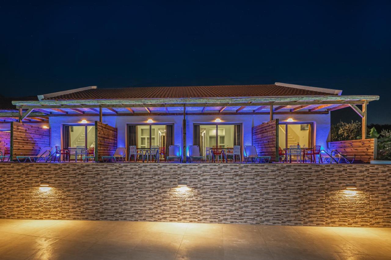 Kozanos Suites With Private Pool Amoudi Exterior foto